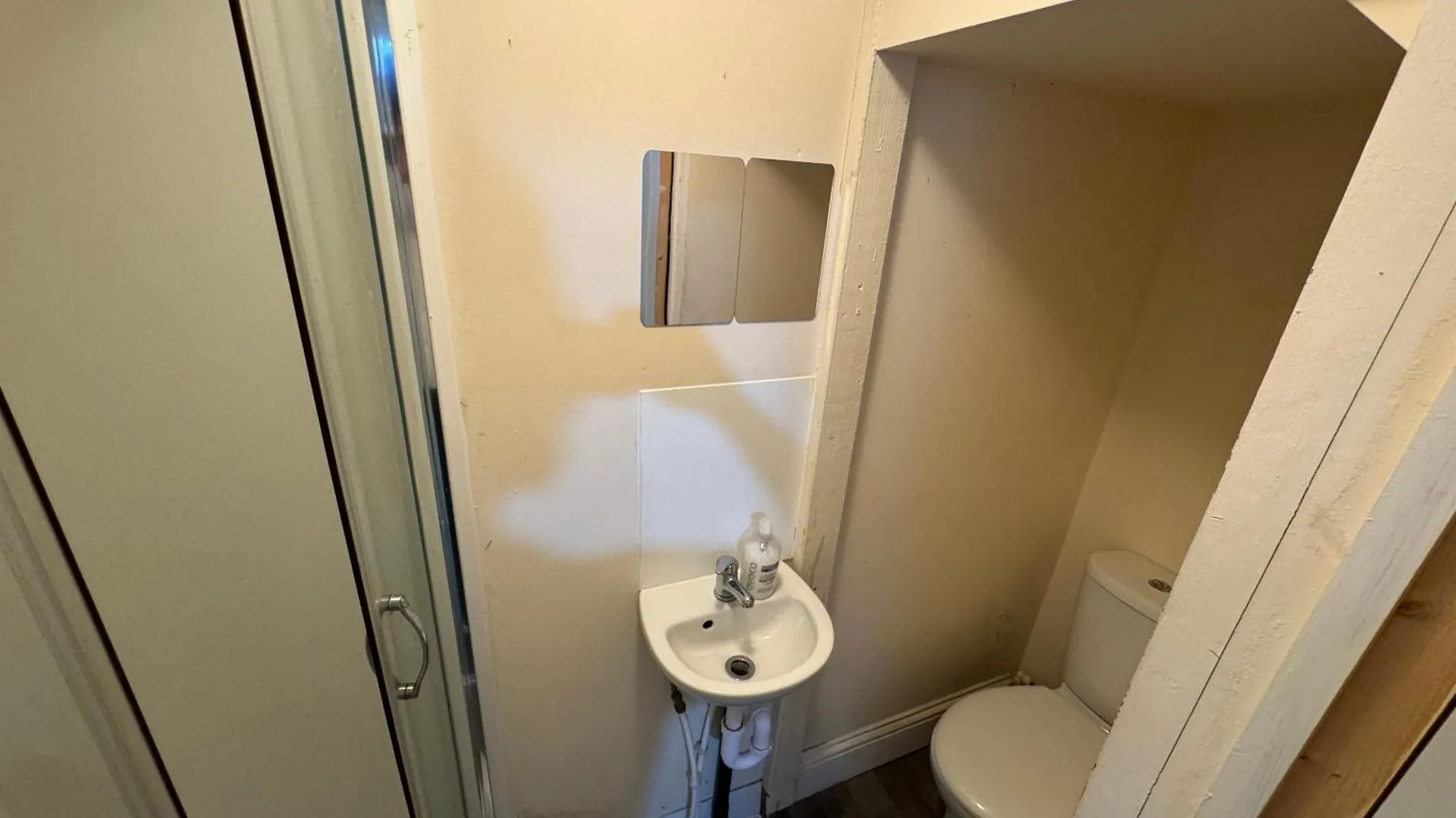 Room In Shared Property Central Brighton Homestay