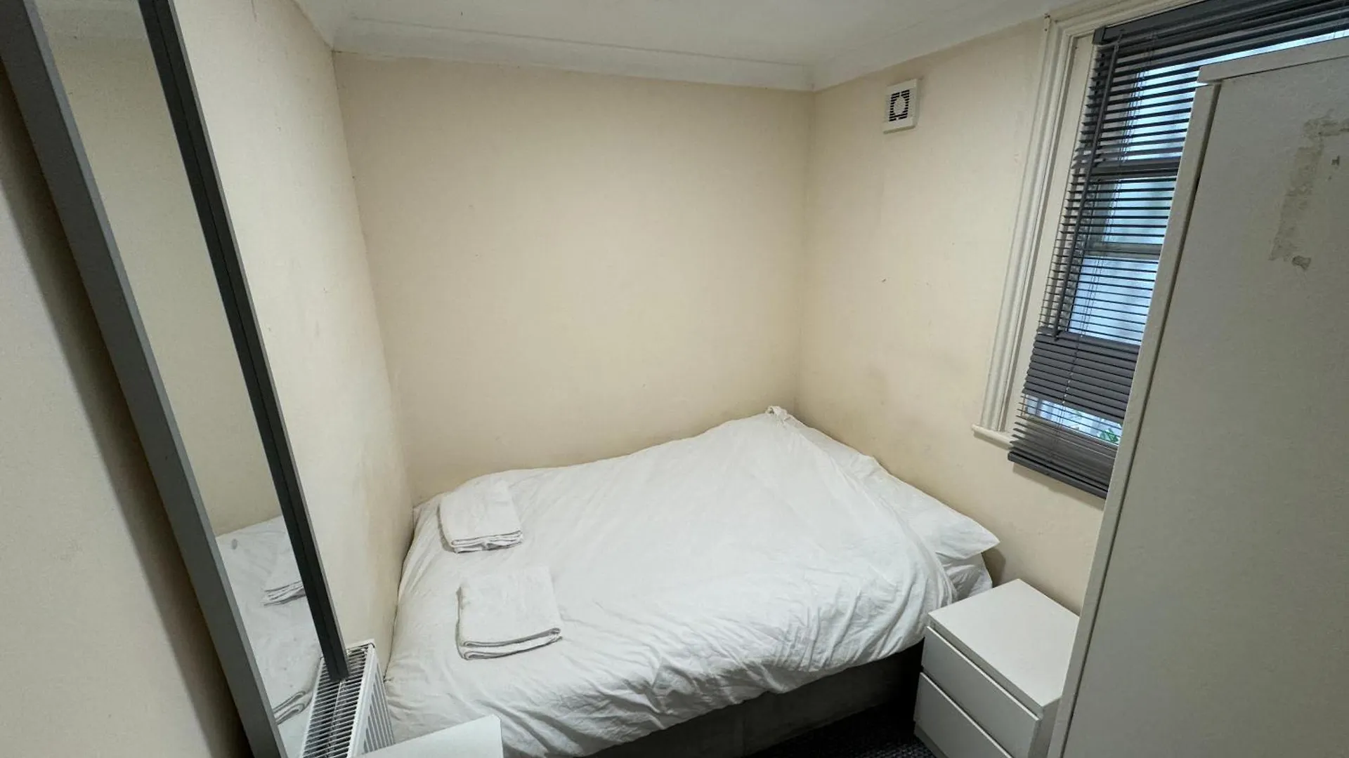 Room In Shared Property Central Brighton Homestay
